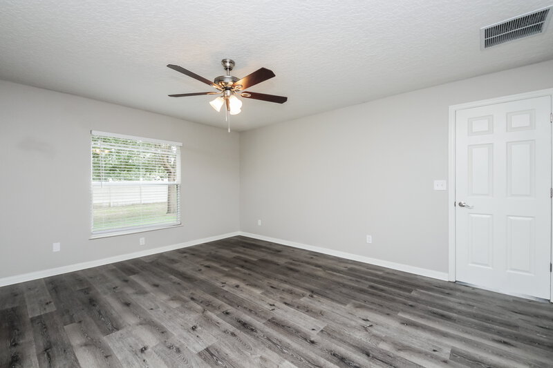 2,365/Mo, 4150 Waltham Forest Dr Tavares, FL 32778 Main Bedroom View 2