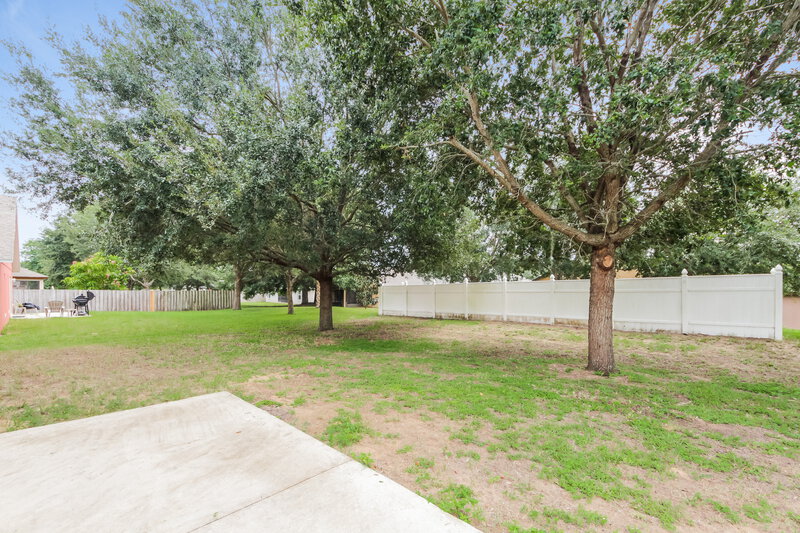 2,365/Mo, 4150 Waltham Forest Dr Tavares, FL 32778 Exterior View