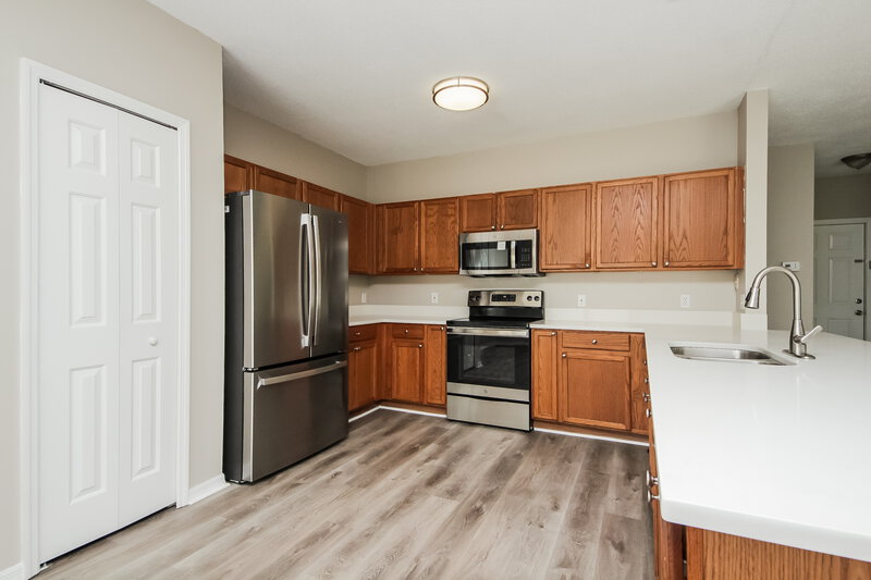 3,270/Mo, 318 Alegriano Ct Kissimmee, FL 34758 Kitchen View 2