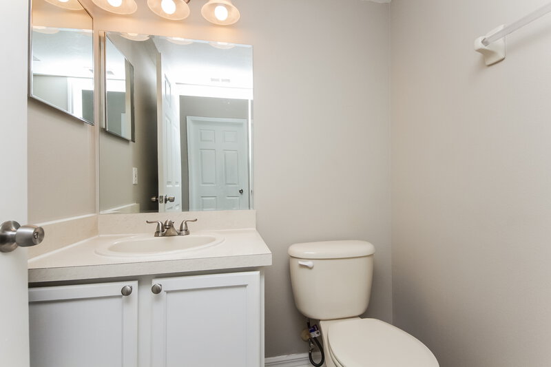 3,270/Mo, 318 Alegriano Ct Kissimmee, FL 34758 Bathroom View 2