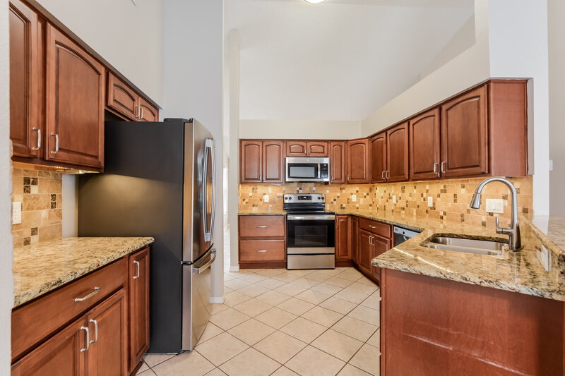 2,415/Mo, 628 Wechsler Cir Orlando, FL 32824 Kitchen View 2