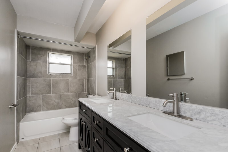 3,460/Mo, 12242 Medan St Orlando, FL 32837 Bathroom View