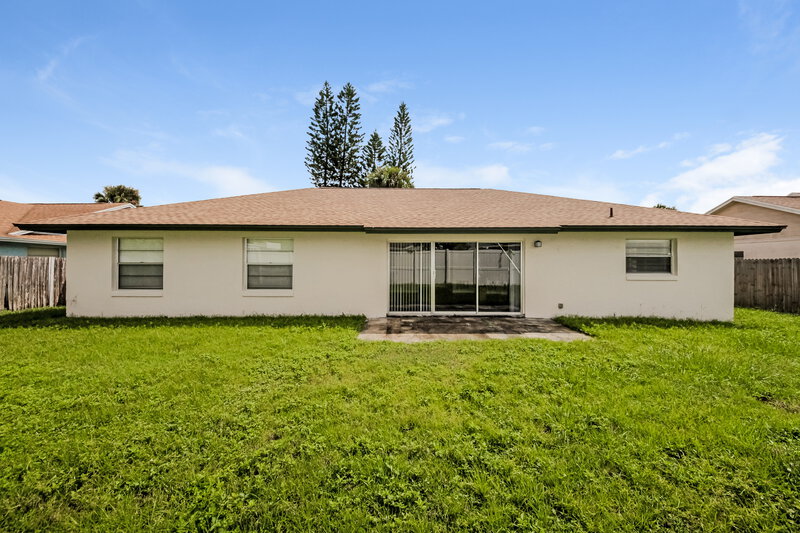 3,460/Mo, 12242 Medan St Orlando, FL 32837 Rear View