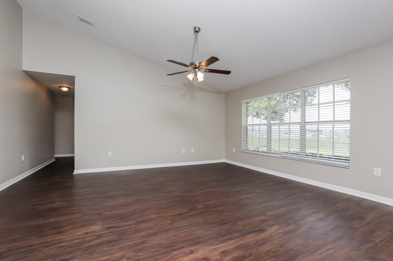 2,540/Mo, 4710 Marsh Harbor Dr Tavares, FL 32778 Living Room View 2