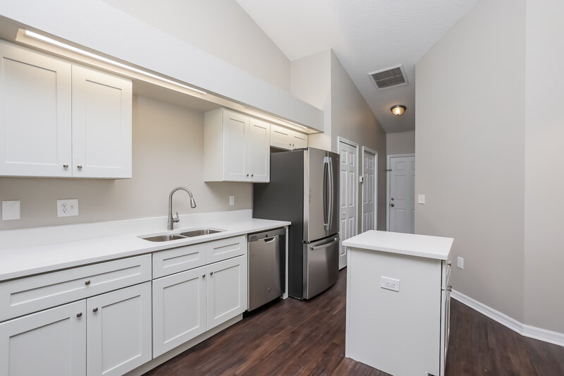 2,540/Mo, 4710 Marsh Harbor Dr Tavares, FL 32778 Kitchen View 2