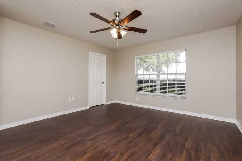 2,540/Mo, 4710 Marsh Harbor Dr Tavares, FL 32778 Main Bedroom View 2