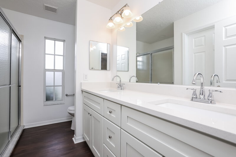 2,540/Mo, 4710 Marsh Harbor Dr Tavares, FL 32778 Main Bathroom View