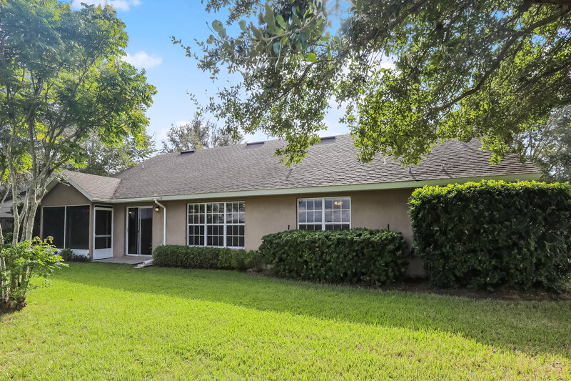 2,540/Mo, 4710 Marsh Harbor Dr Tavares, FL 32778 Rear View 2