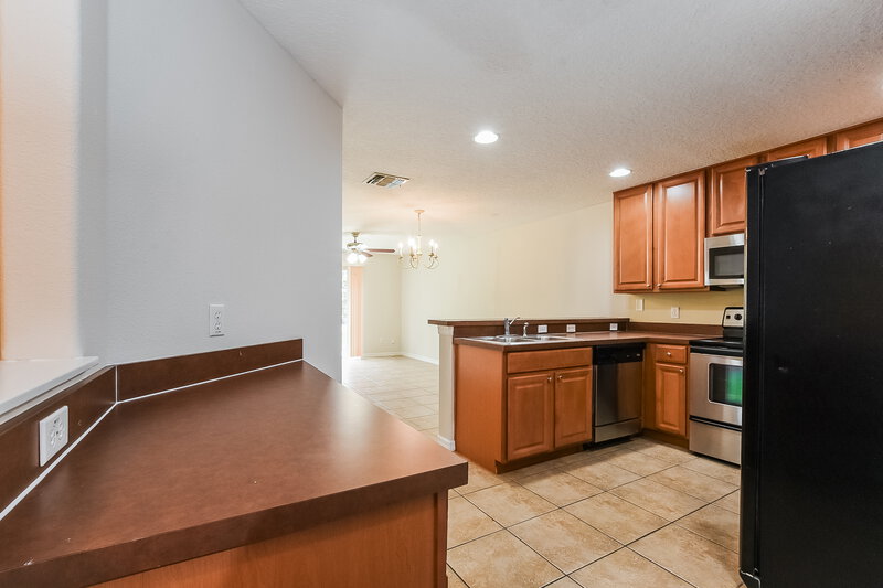 2,285/Mo, 4643 Lacebark Trl Oviedo, FL 32765 Kitchen View