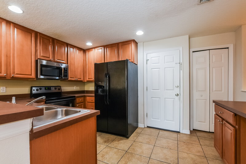 2,285/Mo, 4643 Lacebark Trl Oviedo, FL 32765 Kitchen View 2