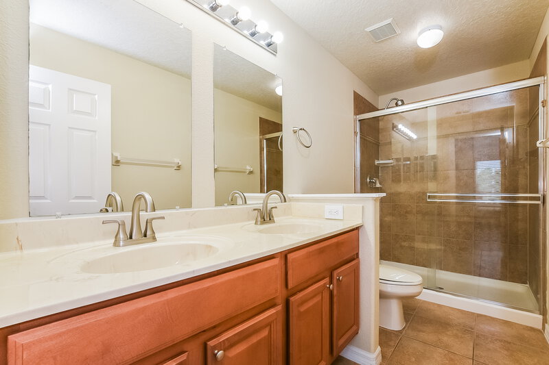 2,285/Mo, 4643 Lacebark Trl Oviedo, FL 32765 Main Bathroom View