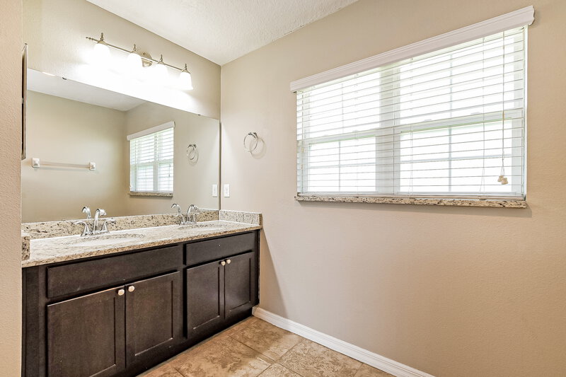 2,050/Mo, 3042 Drema Dr Saint Cloud, FL 34769 Main Bathroom View