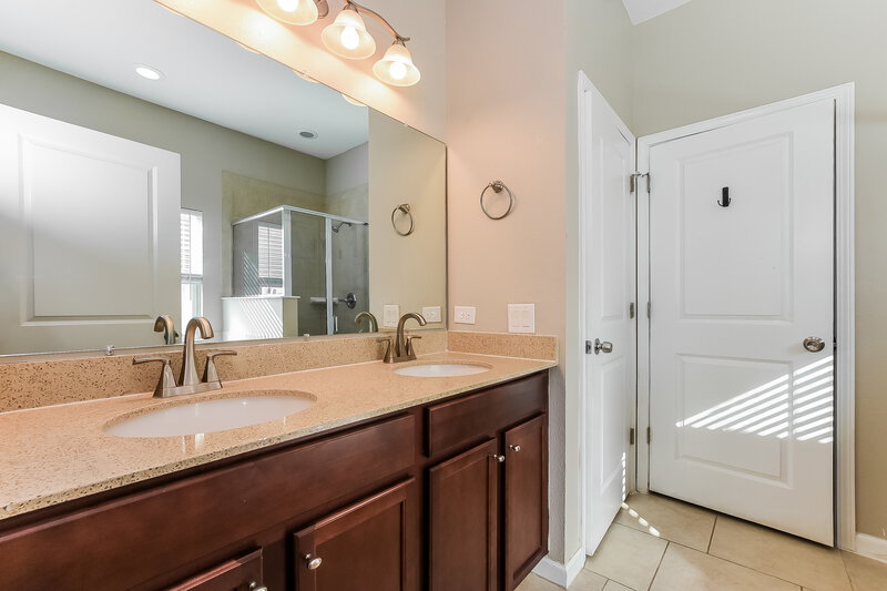 1,865/Mo, 1716 Hawksbill Ln Saint Cloud, FL 34771 Main Bathroom View