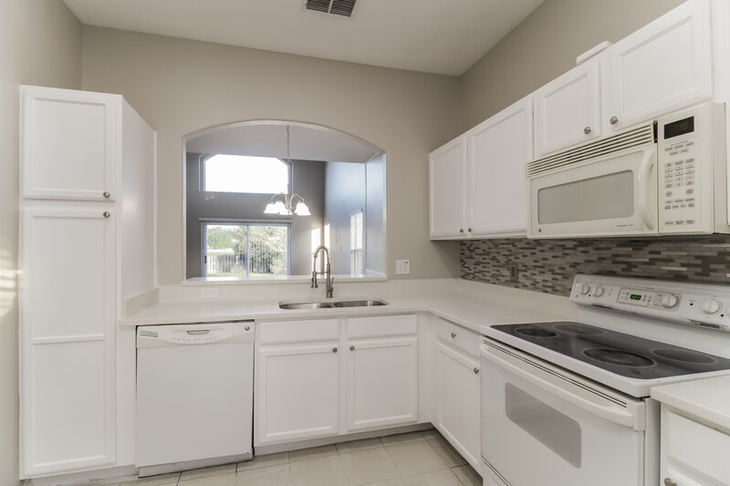 2,360/Mo, 2029 Meadow Pond Way Orlando, FL 32824 Kitchen View 2