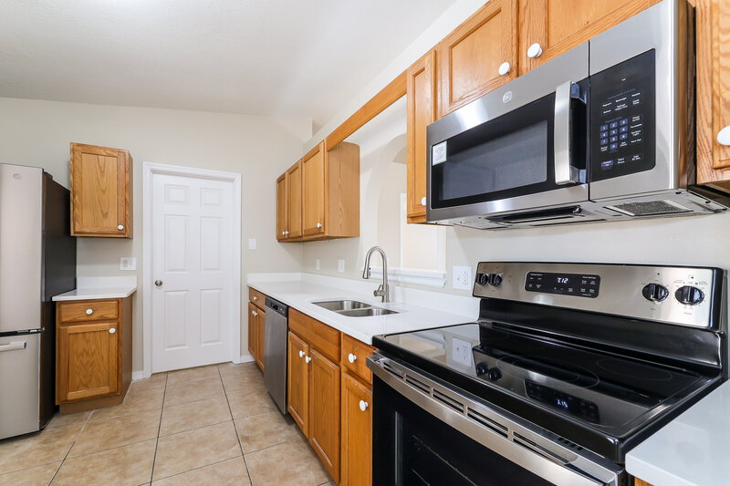 2,010/Mo, 15840 Wilkinson Dr Clermont, FL 34714 Kitchen View