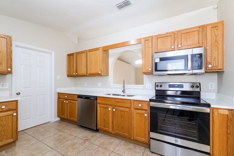 2,010/Mo, 15840 Wilkinson Dr Clermont, FL 34714 Kitchen View 2