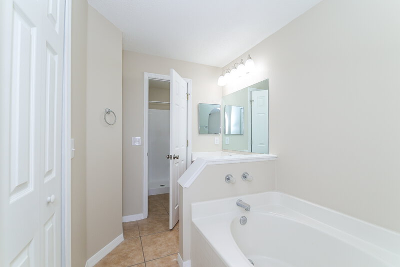 2,010/Mo, 15840 Wilkinson Dr Clermont, FL 34714 Main Bathroom View