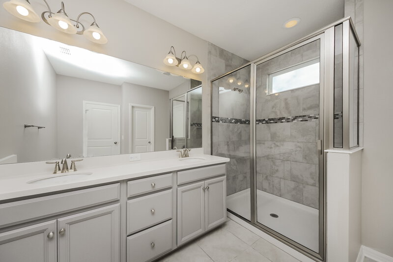 2,250/Mo, 4617 Tampico Way Sanford, FL 32773 Main Bathroom View