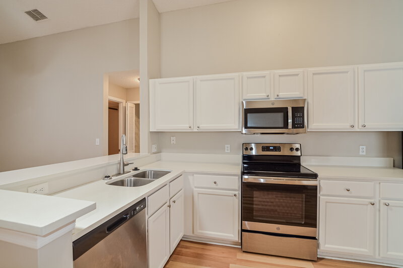 2,175/Mo, 832 Shell Ln Longwood, FL 32750 Kitchen View