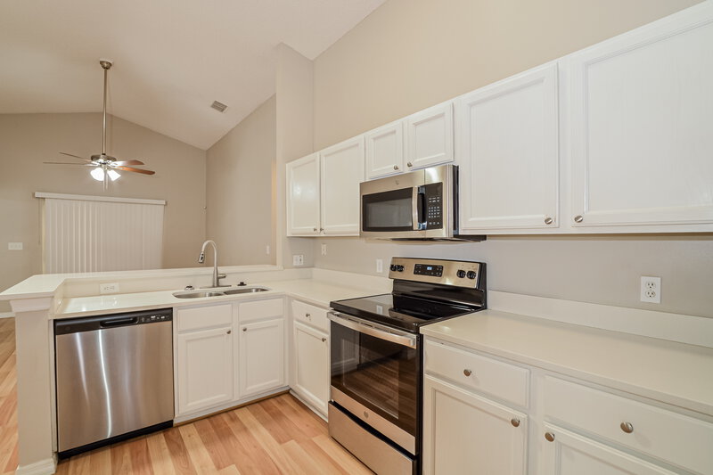 2,175/Mo, 832 Shell Ln Longwood, FL 32750 Kitchen View 2