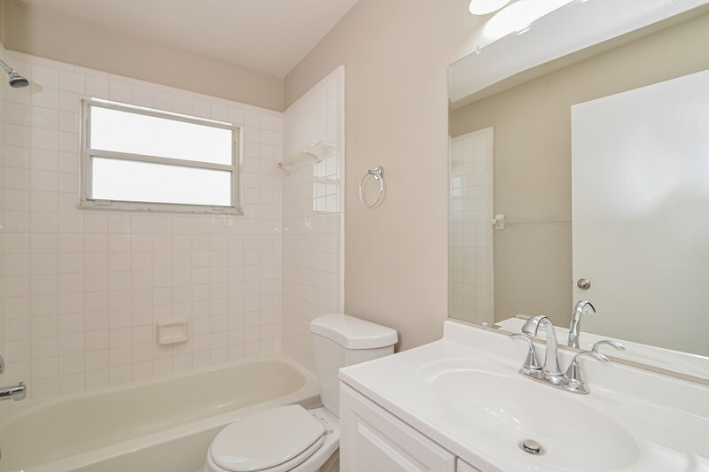 2,175/Mo, 832 Shell Ln Longwood, FL 32750 Bathroom View