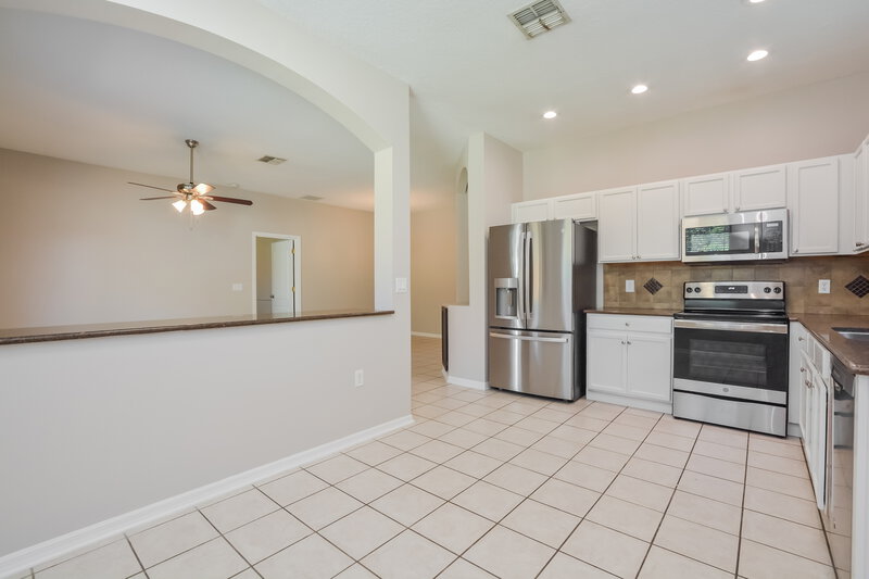 2,095/Mo, 12833 Grand Bank Ln Orlando, FL 32825 Kitchen View