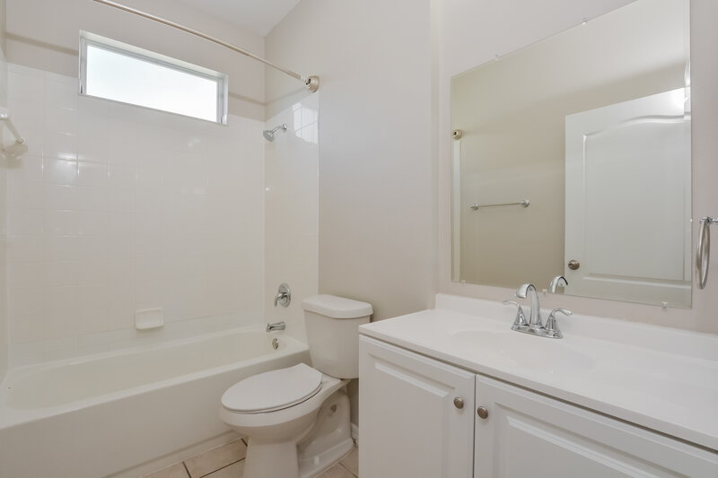 2,095/Mo, 12833 Grand Bank Ln Orlando, FL 32825 Bathroom View
