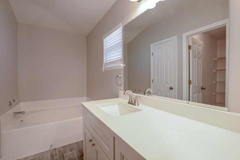 2,090/Mo, 341 Wekiva Chase Blvd Apopka, FL 32703 Main Bathroom View