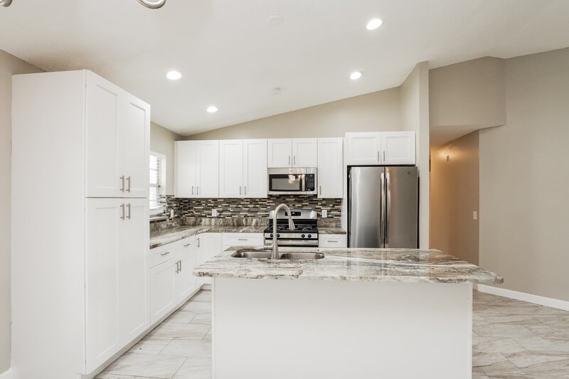 2,685/Mo, 2767 Muscatello St Orlando, FL 32837 Kitchen View