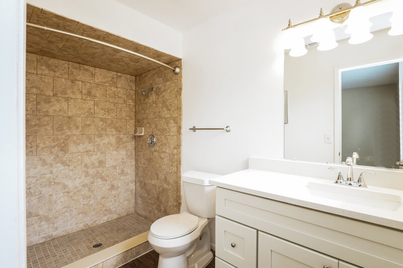 2,685/Mo, 2767 Muscatello St Orlando, FL 32837 Main Bathroom View