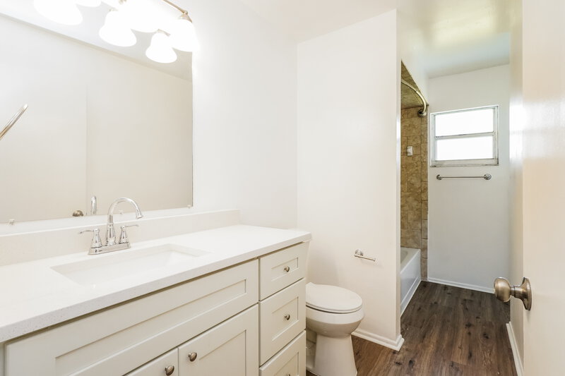 2,685/Mo, 2767 Muscatello St Orlando, FL 32837 Bathroom View