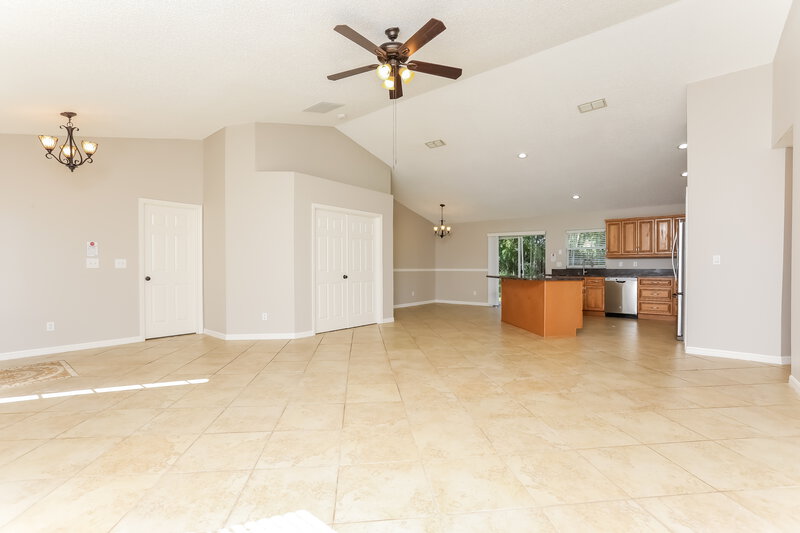 2,215/Mo, 2254 Lake Pointe Cir Leesburg, FL 34748 Living Room View 2