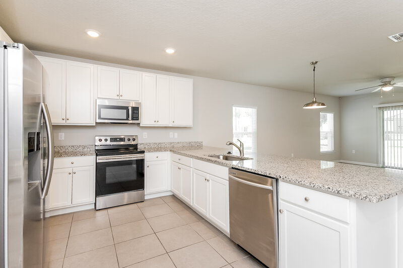 1,955/Mo, 1013 Coatbridge Dr Kissimmee, FL 34758 Kitchen View