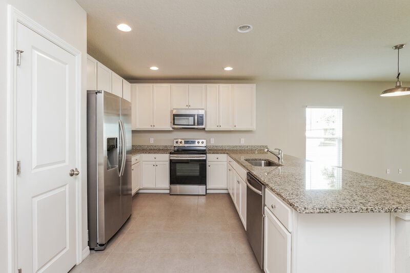 2,590/Mo, 1042 Dudley Dr Kissimmee, FL 34758 Kitchen View