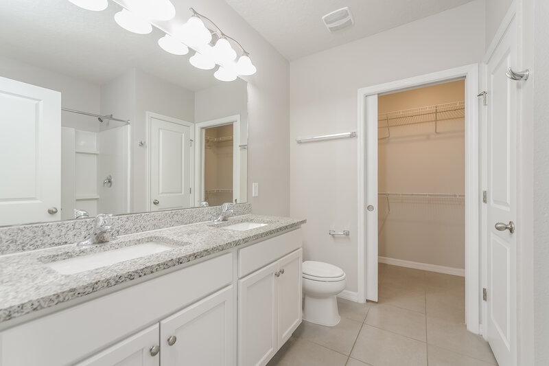 1,945/Mo, 11 Catalina Ct Kissimmee, FL 34758 Main Bathroom View
