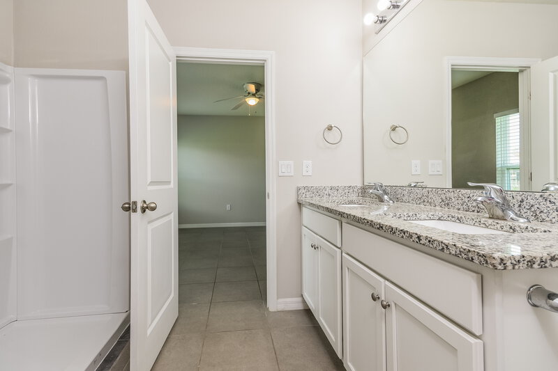 1,795/Mo, 1112 Najac Ln Kissimmee, FL 34759 Main Bathroom View 2
