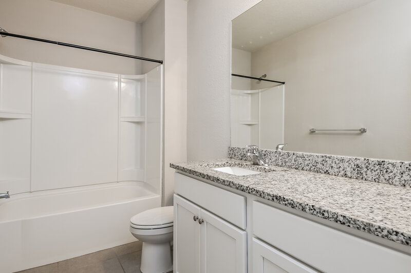 1,895/Mo, 117 Talavera Ln Kissimmee, FL 34758 Main Bathroom View