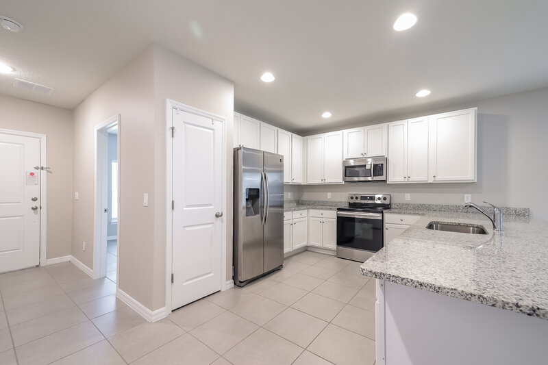 2,880/Mo, 1201 Croydon Cir Kissimmee, FL 34758 Kitchen View 2