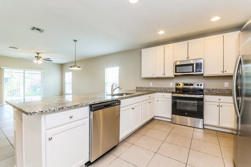 2,380/Mo, 126 Briarcliff Dr Kissimmee, FL 34758 Kitchen View 2
