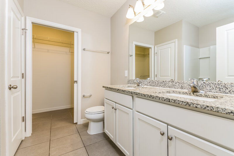 2,380/Mo, 126 Briarcliff Dr Kissimmee, FL 34758 Main Bathroom View