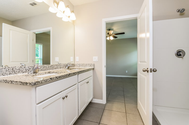 2,380/Mo, 126 Briarcliff Dr Kissimmee, FL 34758 Main Bathroom View 2