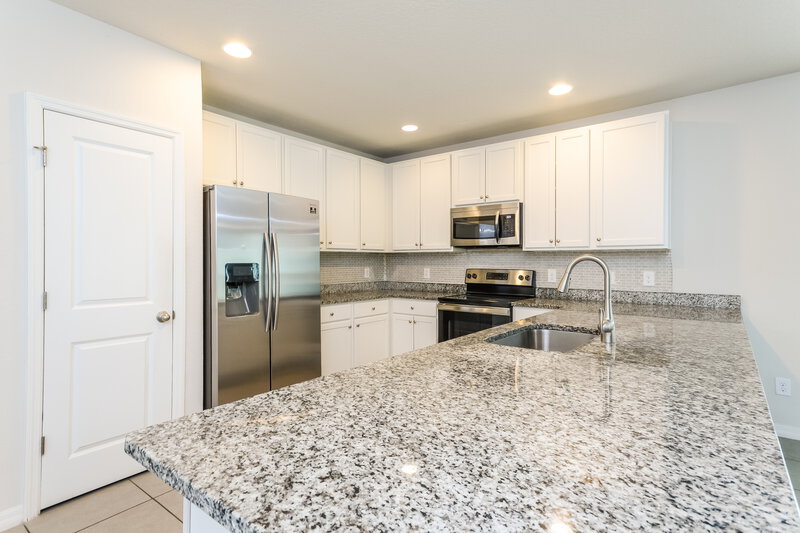 2,080/Mo, 141 Pompei Dr Kissimmee, FL 34758 Kitchen View 2