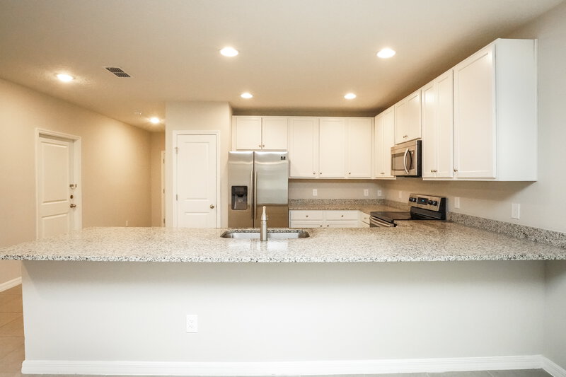 1,765/Mo, 18 Peterlee Ct Kissimmee, FL 34758 Kitchen View