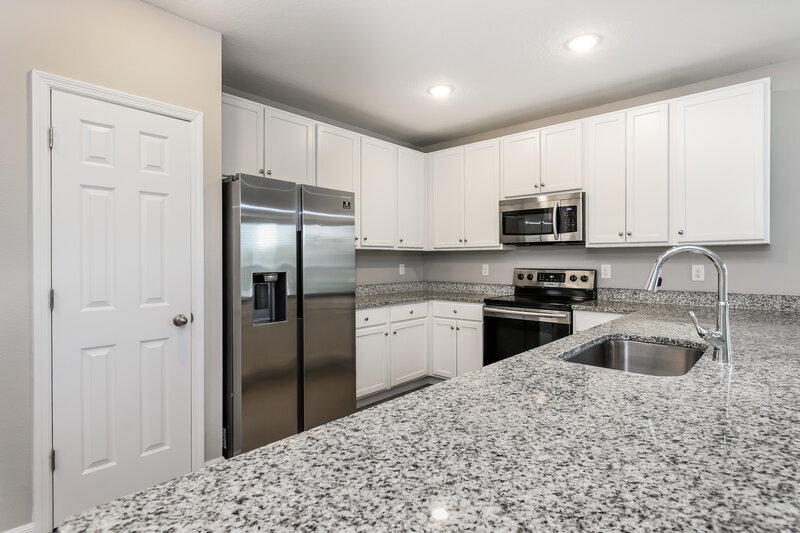 2,030/Mo, 1851 Superior Ct Poinciana, FL 34759 Kitchen View