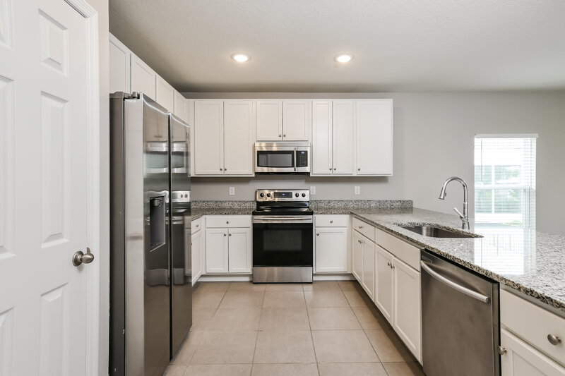 2,030/Mo, 1851 Superior Ct Poinciana, FL 34759 Kitchen View 2