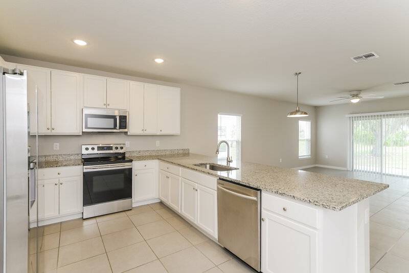 1,800/Mo, 1851 Superior Ct Poinciana, FL 34759 Kitchen View 2