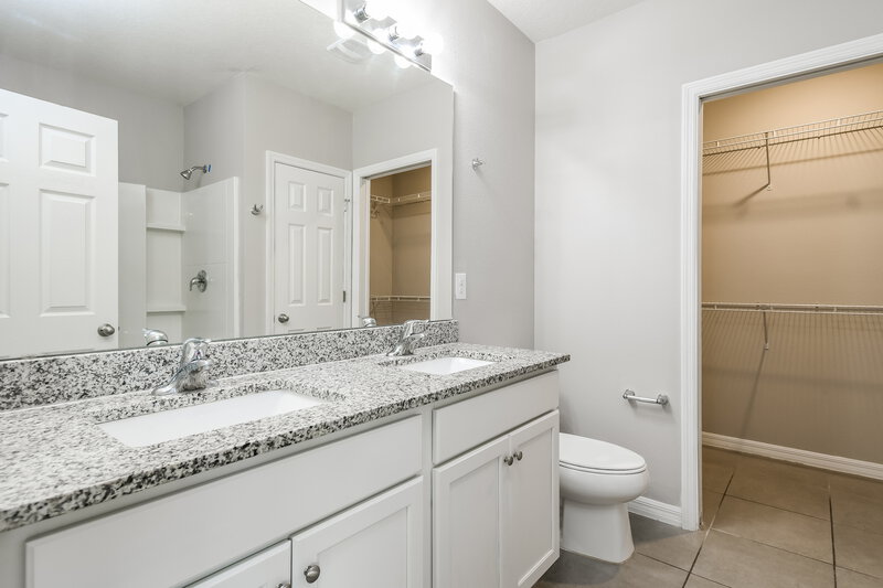2,030/Mo, 1851 Superior Ct Poinciana, FL 34759 Main Bathroom View