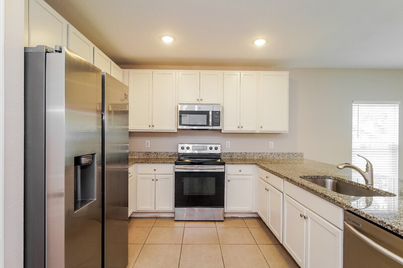 1,680/Mo, 325 Salmon Ct Poinciana, FL 34759 Kitchen View