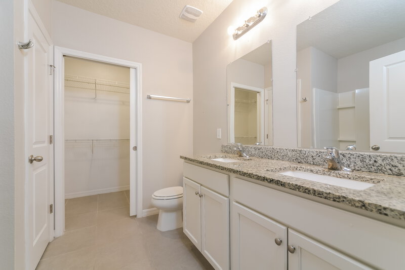 1,795/Mo, 326 Caldbeck Way Poinciana, FL 34758 Main Bathroom View