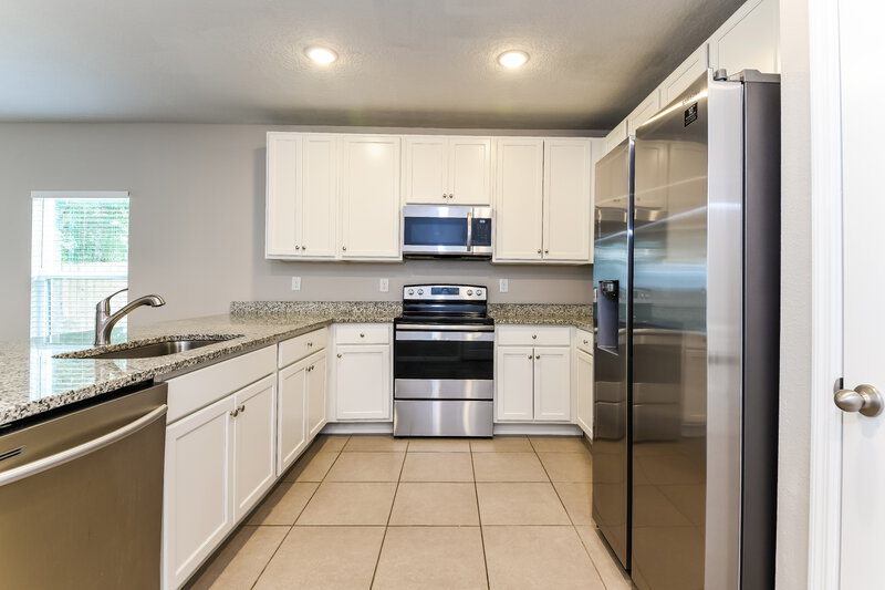 1,765/Mo, 326 Montgomery Ct Kissimmee, FL 34758 Kitchen View 2